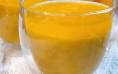 Манговый мусс с кокосовыми сливками и апельсиновым желе