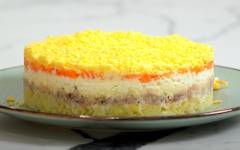 Салат Мимоза с сардиной, луком, картошкой, морковью и яйцами