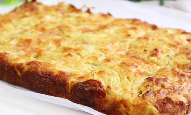 Видео Луковый пирог с сосисками и сыром моцарелла рецепт