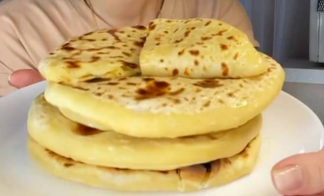 Видео Лепешки на кефире с сыром на сковороде рецепт