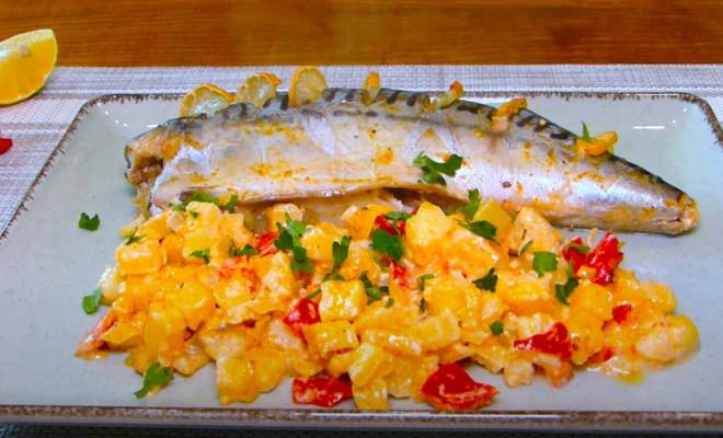 Видео Запеченная рыба скумбрия с овощами в духовке рецепт