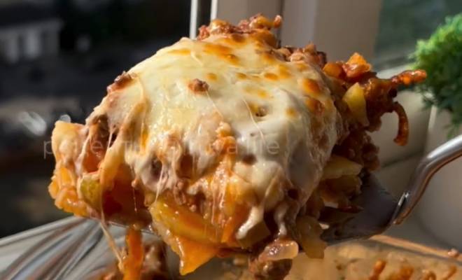 Видео Запеканка болоньезе с фаршем, картошкой, помидорами и сыром рецепт