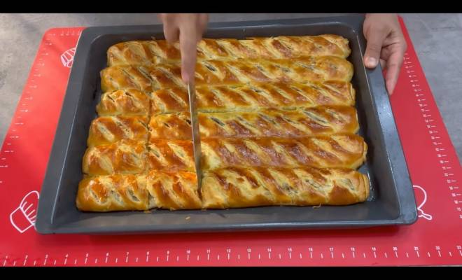 Видео Выпечка пирога из слоеного теста с фаршем в духовке рецепт