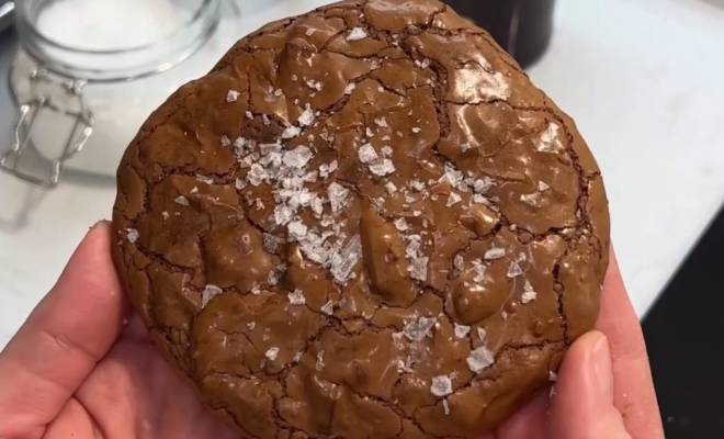 Видео Шоколадное печенье «Брауни» рецепт