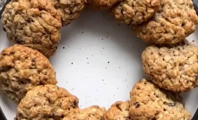 Видео Овсяное печенье с вишней и миндалем рецепт