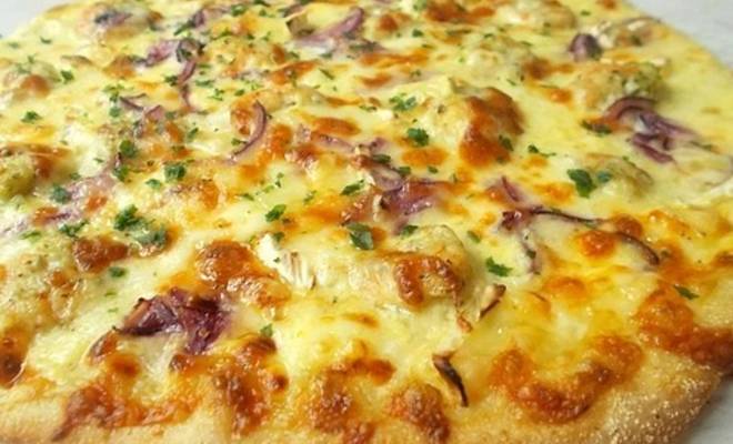 Домашняя пицца с креветками и сыром рецепт