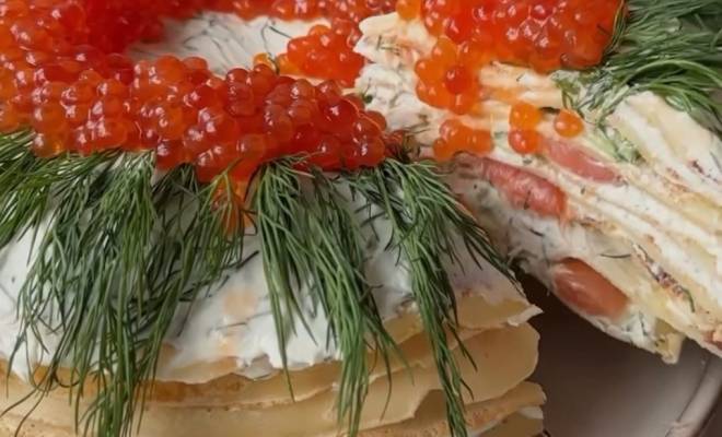 Закусочный блинный торт с творожным сыром, красной рыбой и икрой рецепт