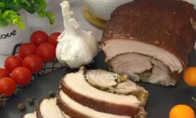 Видео Запеченный рулет из свиной грудинки в духовке рецепт
