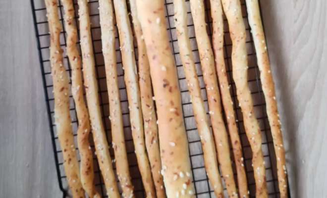 Хрустящие и рассыпчатые хлебные палочки Гриссини с сыром рецепт