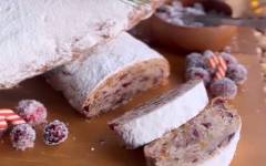 Праздничный штоллен с орехами, апельсином и сухофруктами