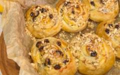 Французские булочки с изюмом и грецкими орехами