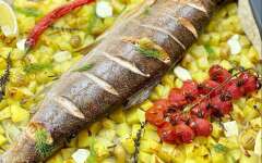 Запеченная красная рыба форель с картошкой в духовке