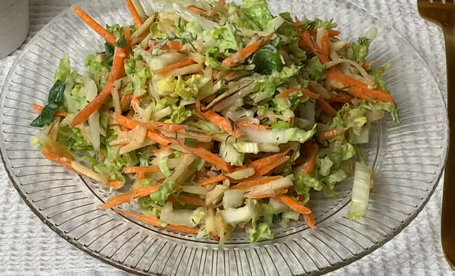 Салат с пекинской капустой, яблоком и морковью рецепт