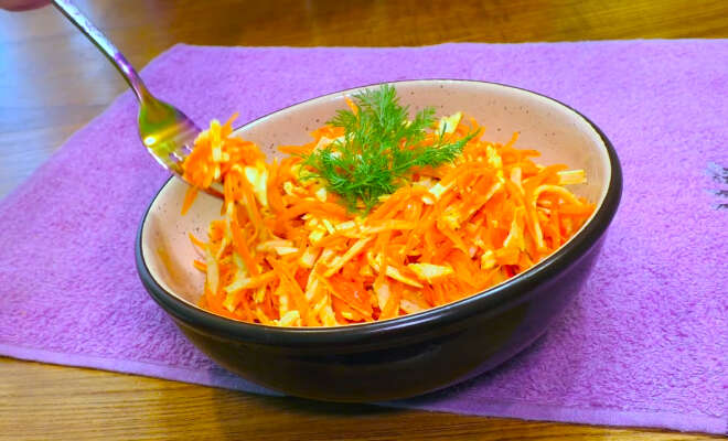 Салат с крабовыми палочками и морковью